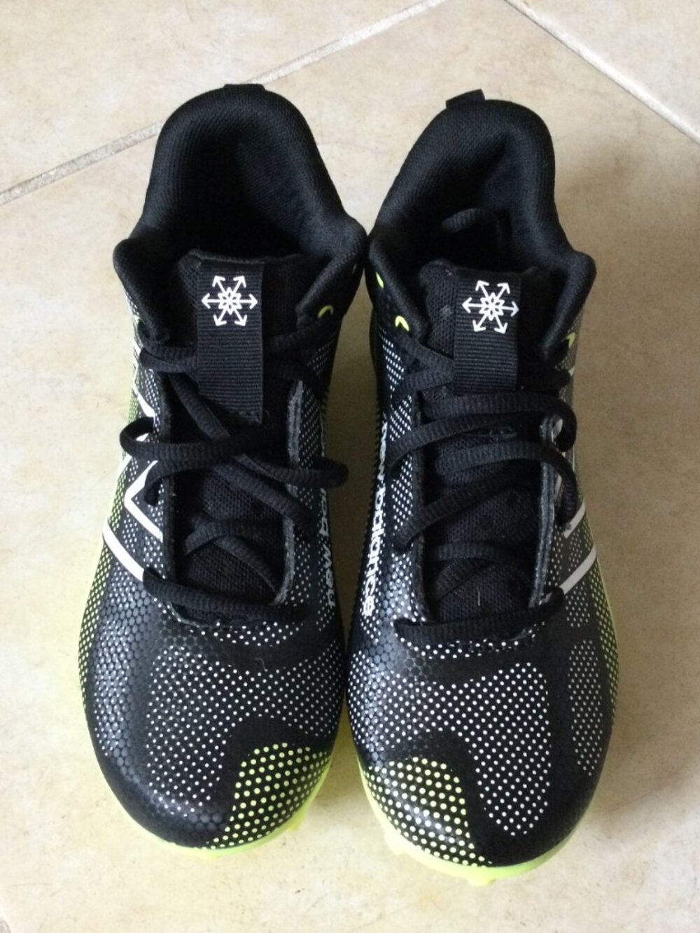 SOLD New Balance Kids FreezeLX v4 Lacrosse cleats Black and Hi-Lite colorway - Picture 3 of 7